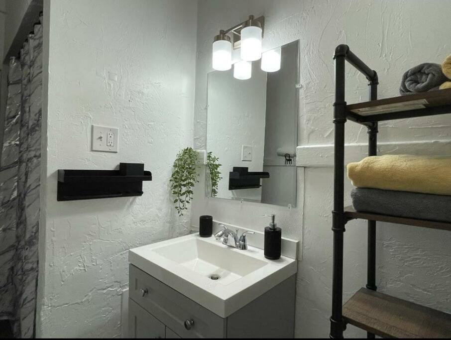 Apartamento Lovely 2Br W Office Space - King Bed & Alexa Pittsburgh Exterior foto