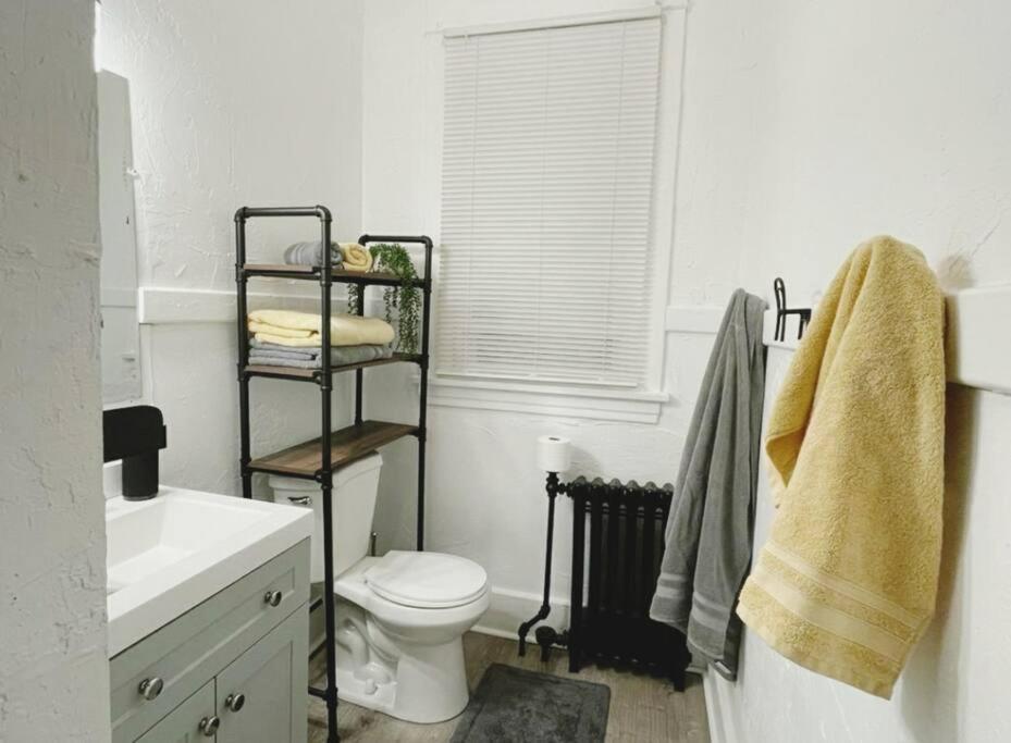 Apartamento Lovely 2Br W Office Space - King Bed & Alexa Pittsburgh Exterior foto